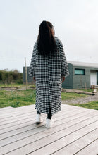 Load image into Gallery viewer, Women&#39;s oversize wool coat with houndstooth pattern
