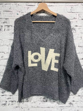 Lade das Bild in den Galerie-Viewer, Kuscheliger Strickpullover LOVE
