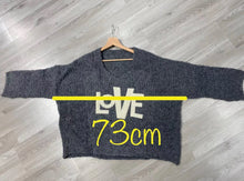 Lade das Bild in den Galerie-Viewer, Kuscheliger Strickpullover LOVE
