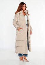 Load image into Gallery viewer, Women&#39;s long quilted coat with hood
