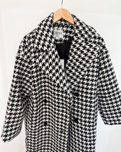 Load image into Gallery viewer, Women&#39;s oversize wool coat with houndstooth pattern
