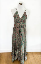 Lade das Bild in den Galerie-Viewer, Boho Seide Sommer Maxikleid
