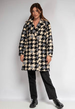 Load image into Gallery viewer, Women&#39;s coat with houndstooth pattern
