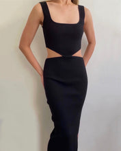 Lade das Bild in den Galerie-Viewer, Damen Geripptes Cut out Midi Strickkleid mit seitlichen Schnitt
