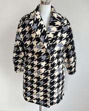 Load image into Gallery viewer, Women&#39;s coat with houndstooth pattern
