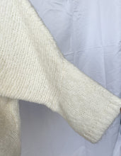 Carregar imagem no visualizador da galeria, Kuscheliger Strickpullover HAPPY
