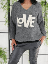 Lade das Bild in den Galerie-Viewer, Kuscheliger Strickpullover LOVE
