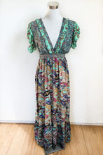 Lade das Bild in den Galerie-Viewer, Gold &amp; Silver Boho Maxikleid mit V-Ausschnitt
