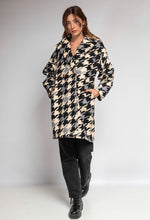 Load image into Gallery viewer, Women&#39;s coat with houndstooth pattern
