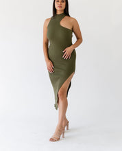 Lade das Bild in den Galerie-Viewer, Damen Strickkleid mit asymmetrischem Ausschnitt und Seitenschlitz
