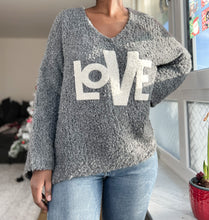 Lade das Bild in den Galerie-Viewer, Kuscheliger Strickpullover LOVE
