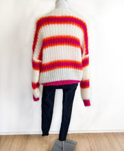 Carica l&#39;immagine nel visualizzatore di Gallery, Gestreifte Strickjacke mit knöpfen vorne
