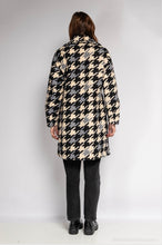 Load image into Gallery viewer, Women&#39;s coat with houndstooth pattern
